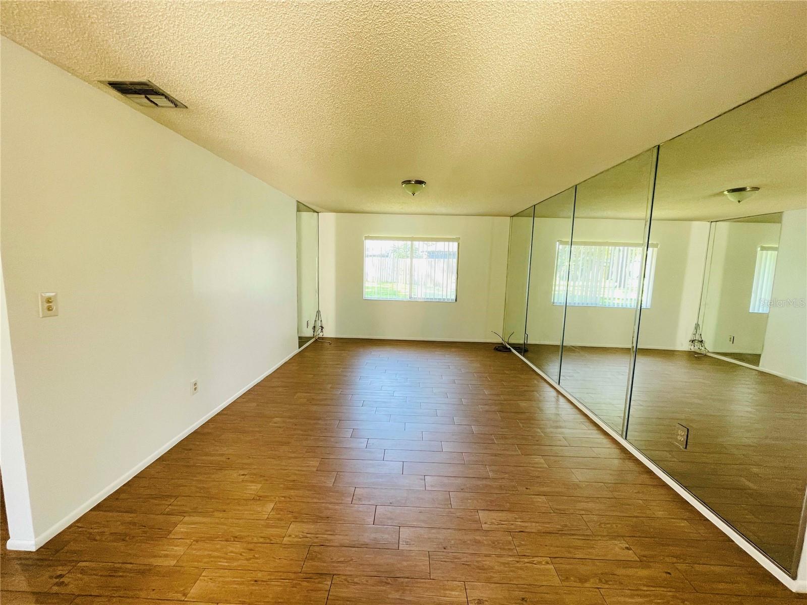Image 3 of 24 For 428 Breakwater Drive