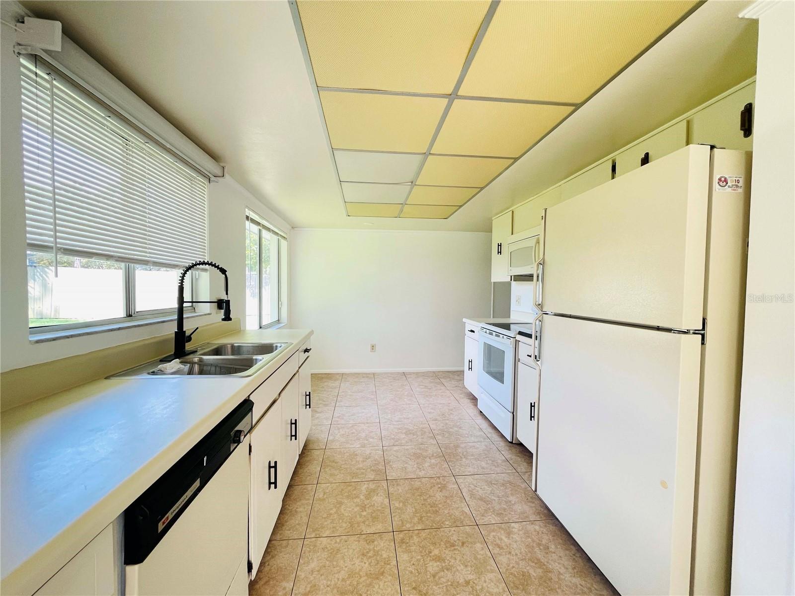 Image 8 of 24 For 428 Breakwater Drive