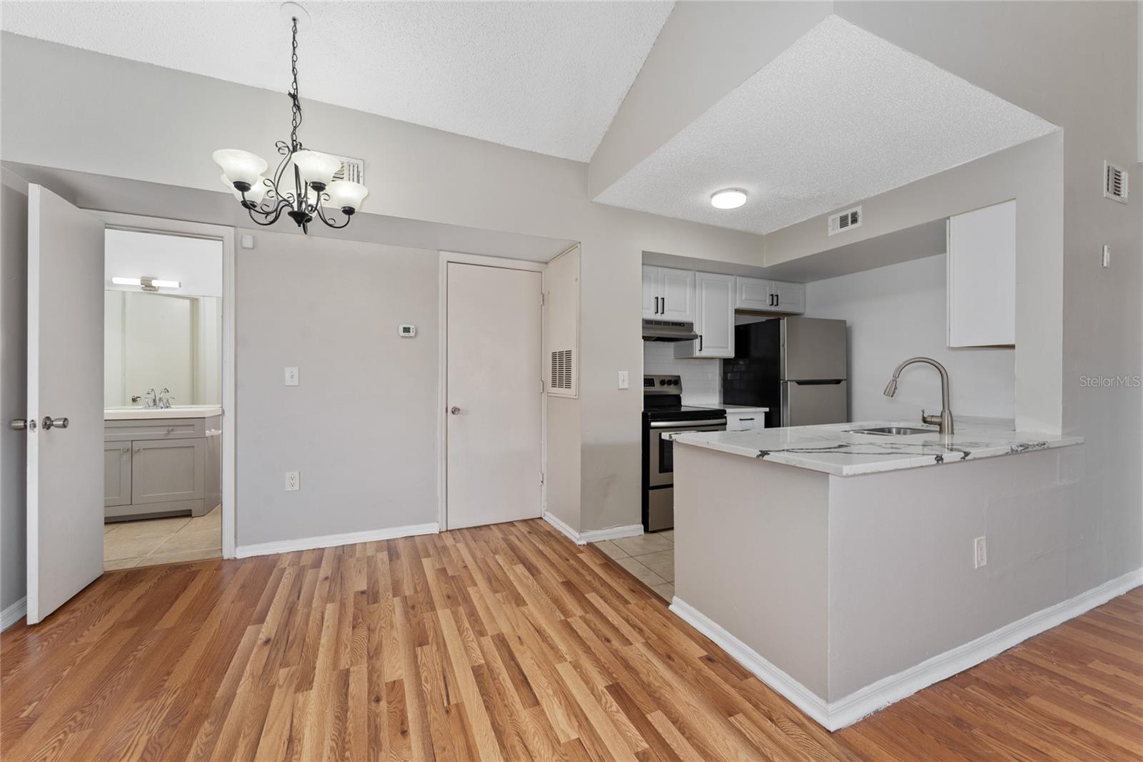 Image 5 of 19 For 437 Fountainhead Circle 283