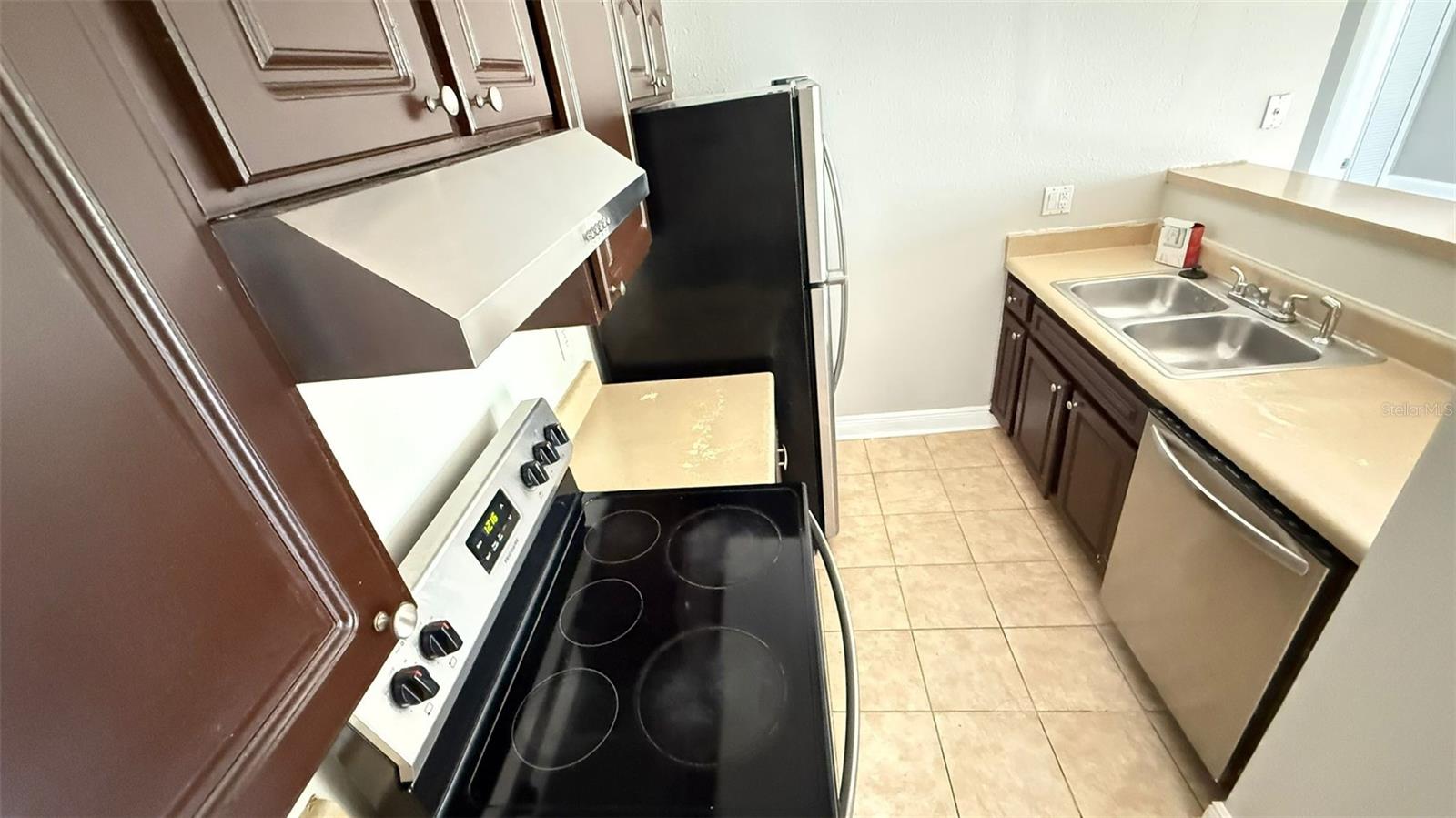 Image 10 of 16 For 4728 Walden Circle 32