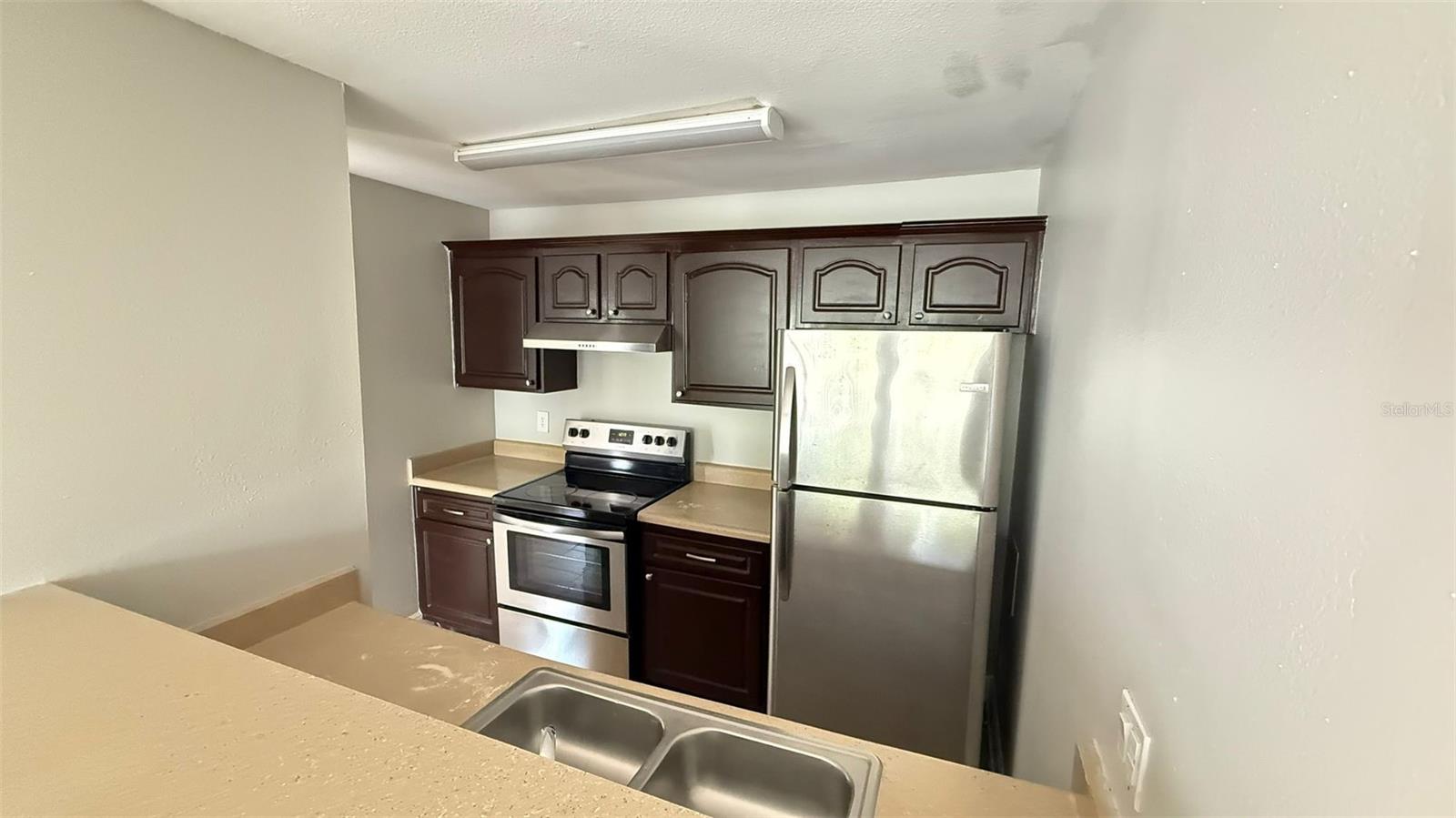 Image 11 of 16 For 4728 Walden Circle 32