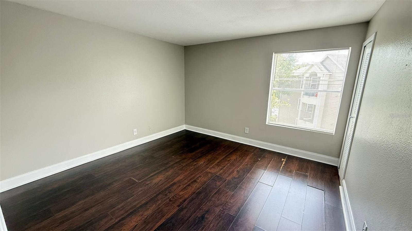 Image 13 of 16 For 4728 Walden Circle 32