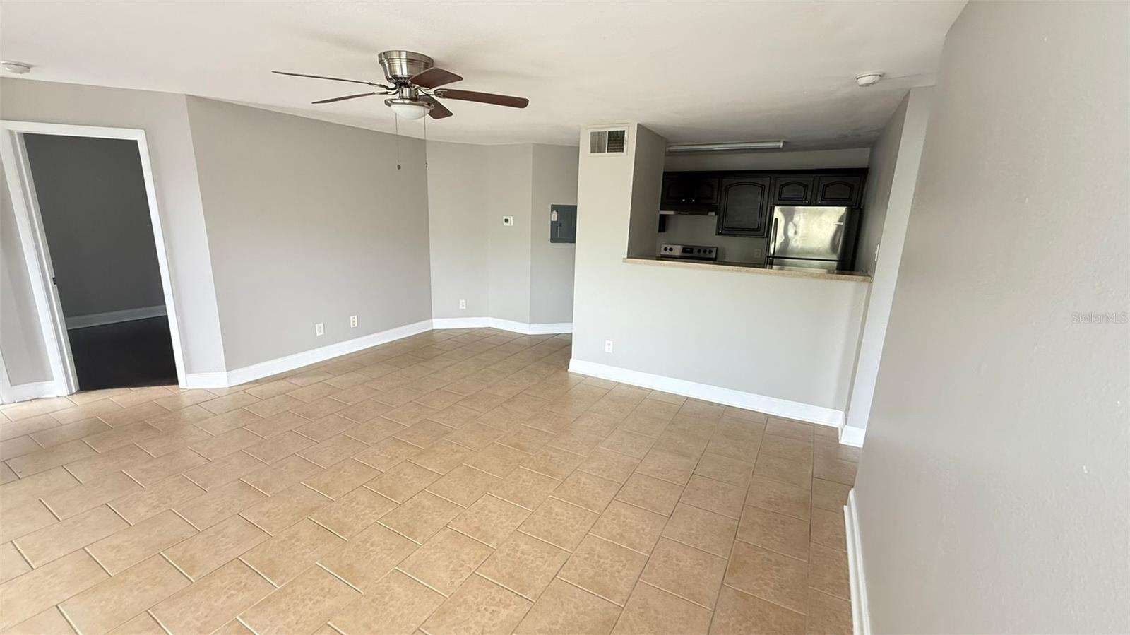 Image 4 of 16 For 4728 Walden Circle 32