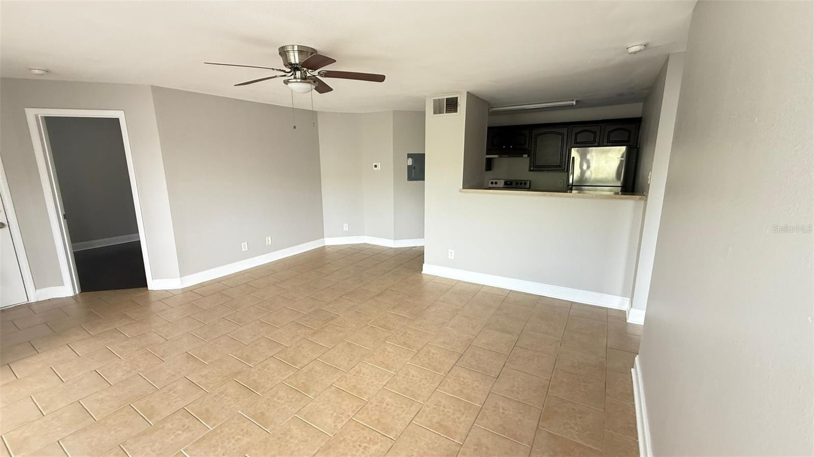 Image 5 of 16 For 4728 Walden Circle 32