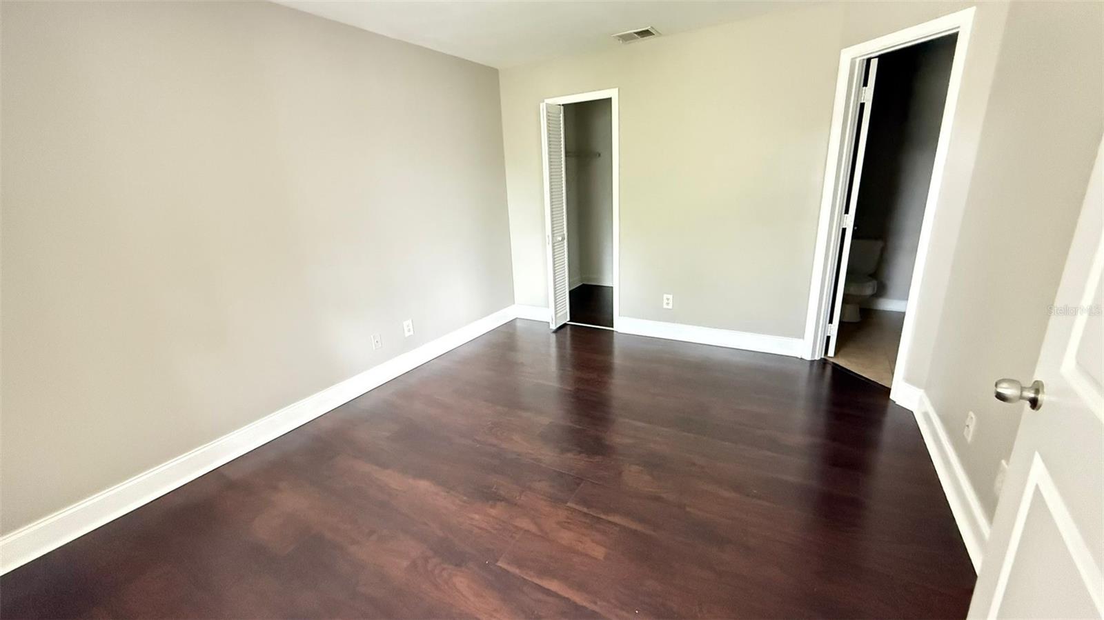 Image 7 of 16 For 4728 Walden Circle 32