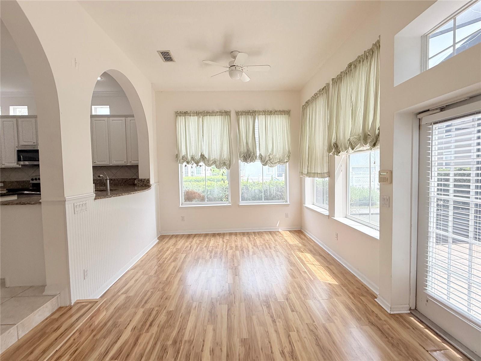 Image 10 of 33 For 902 Waterside Drive