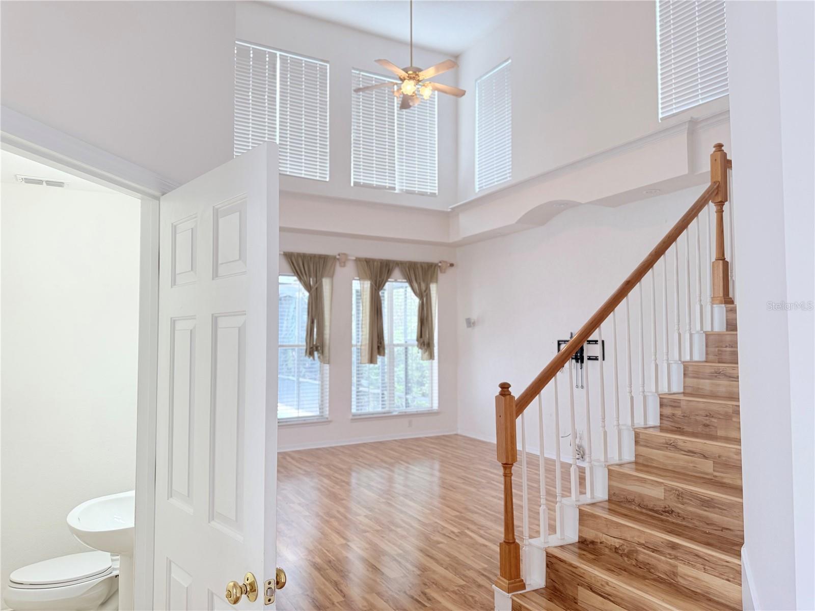 Image 12 of 33 For 902 Waterside Drive