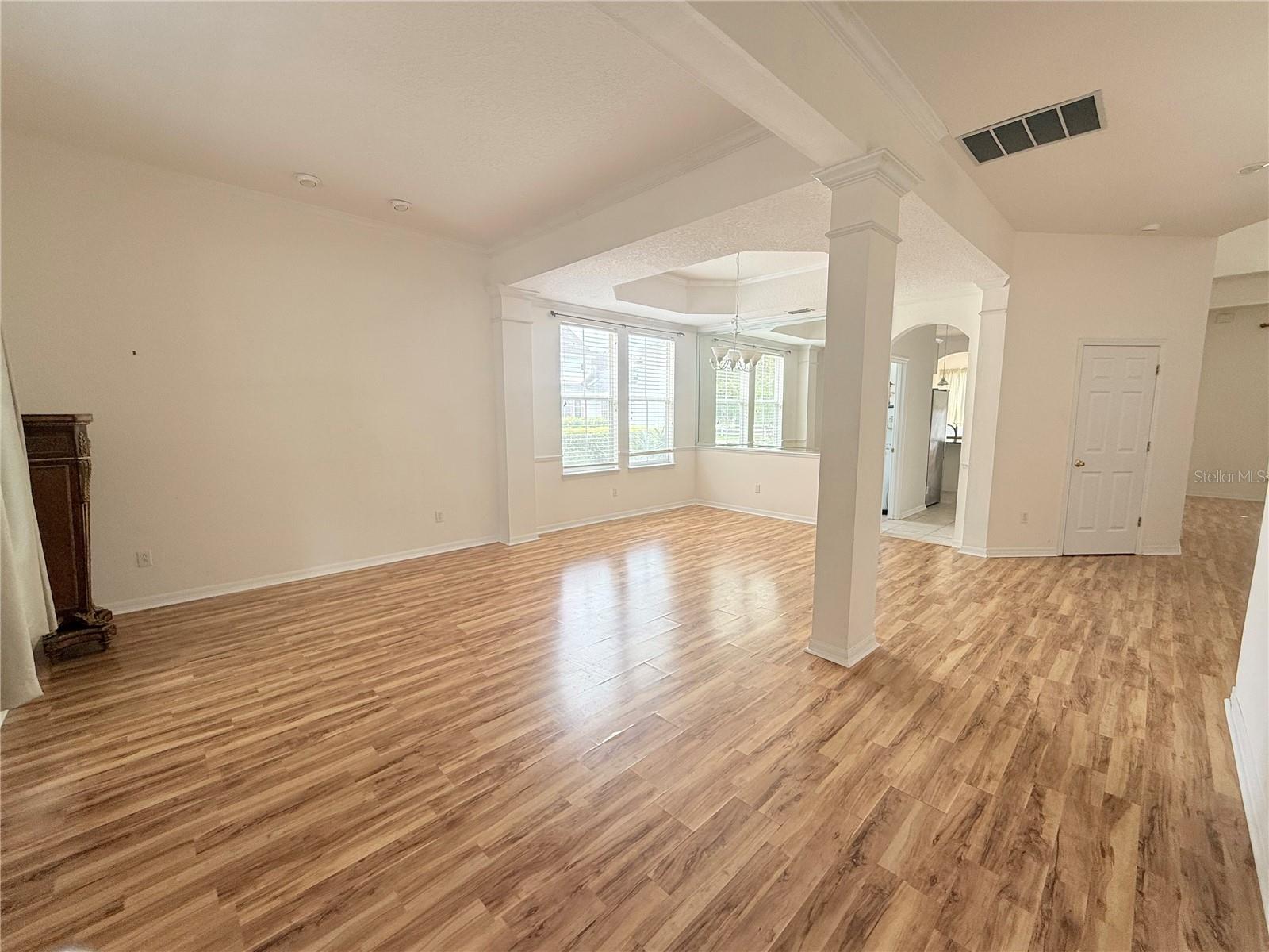 Image 3 of 33 For 902 Waterside Drive