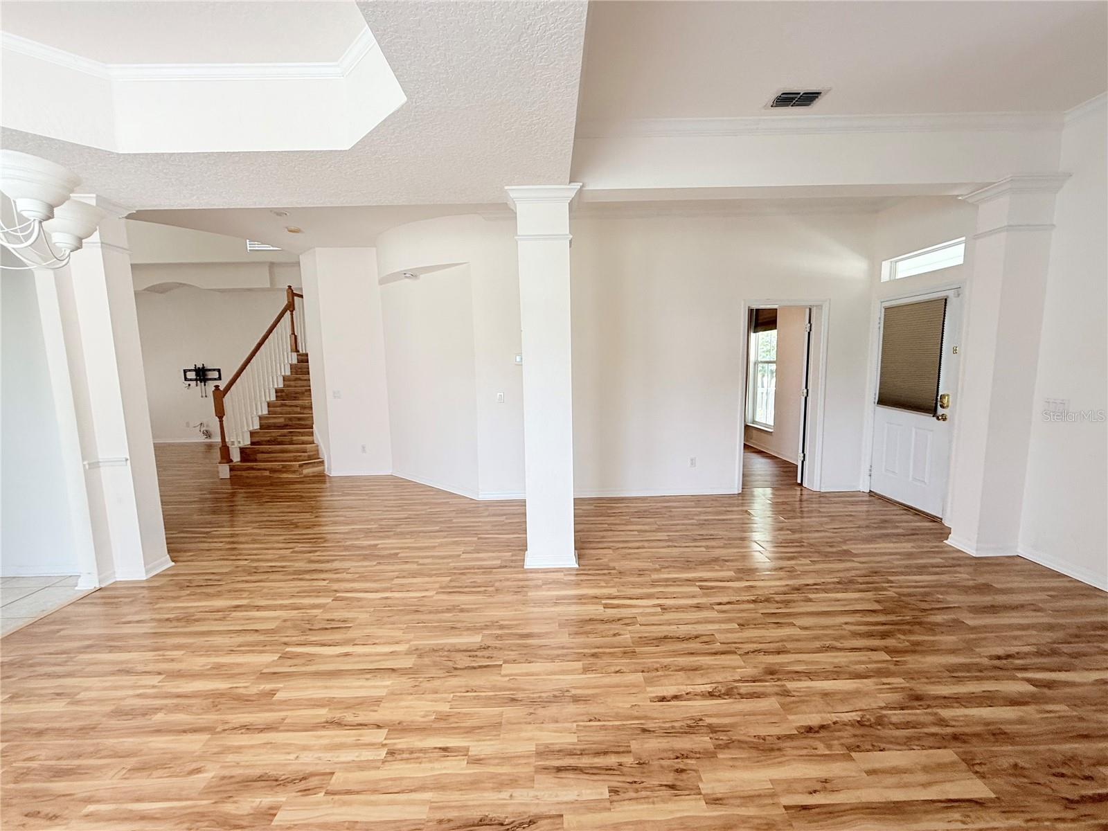 Image 4 of 33 For 902 Waterside Drive