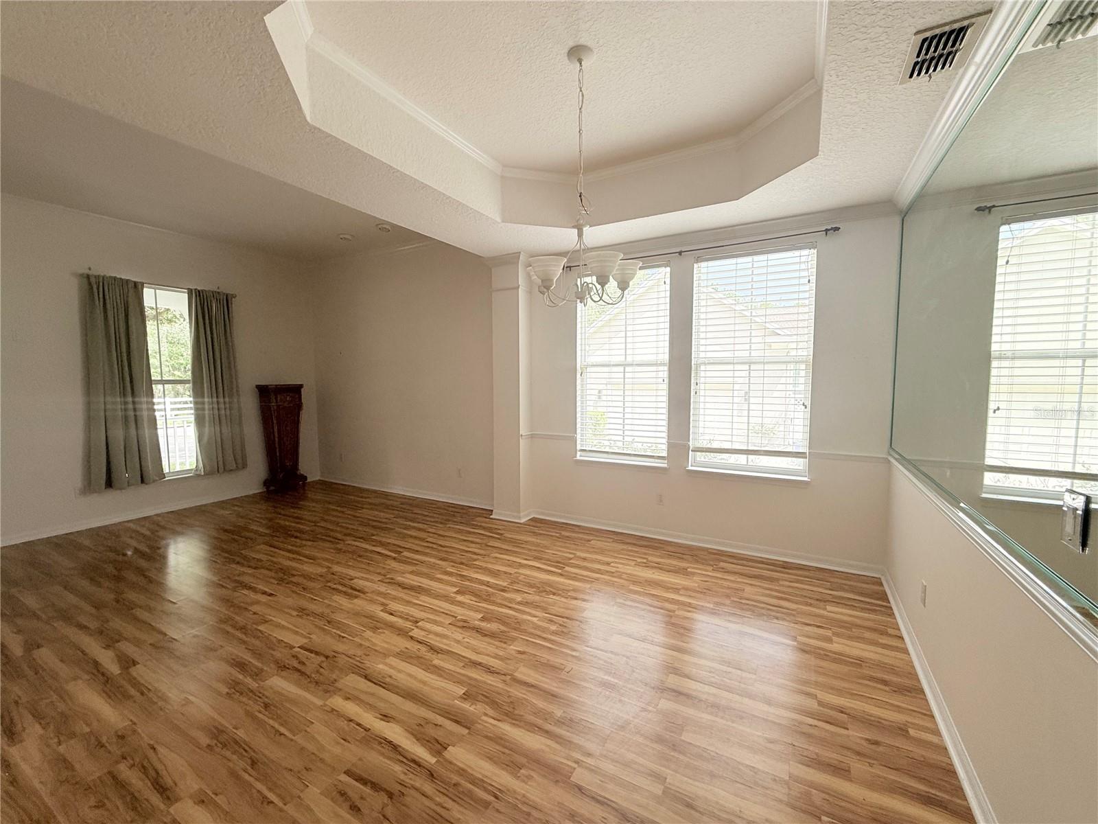 Image 5 of 33 For 902 Waterside Drive