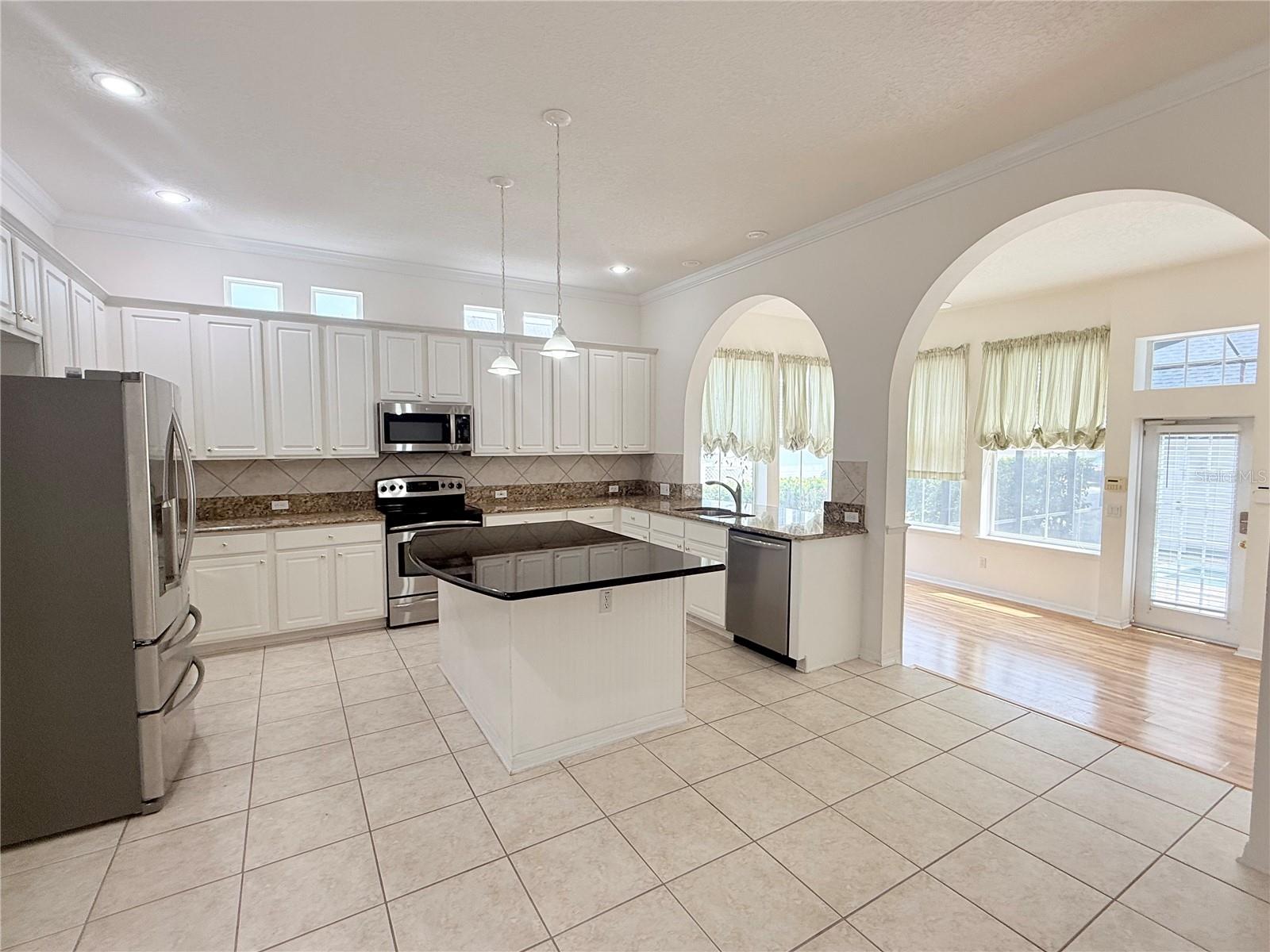 Image 6 of 33 For 902 Waterside Drive