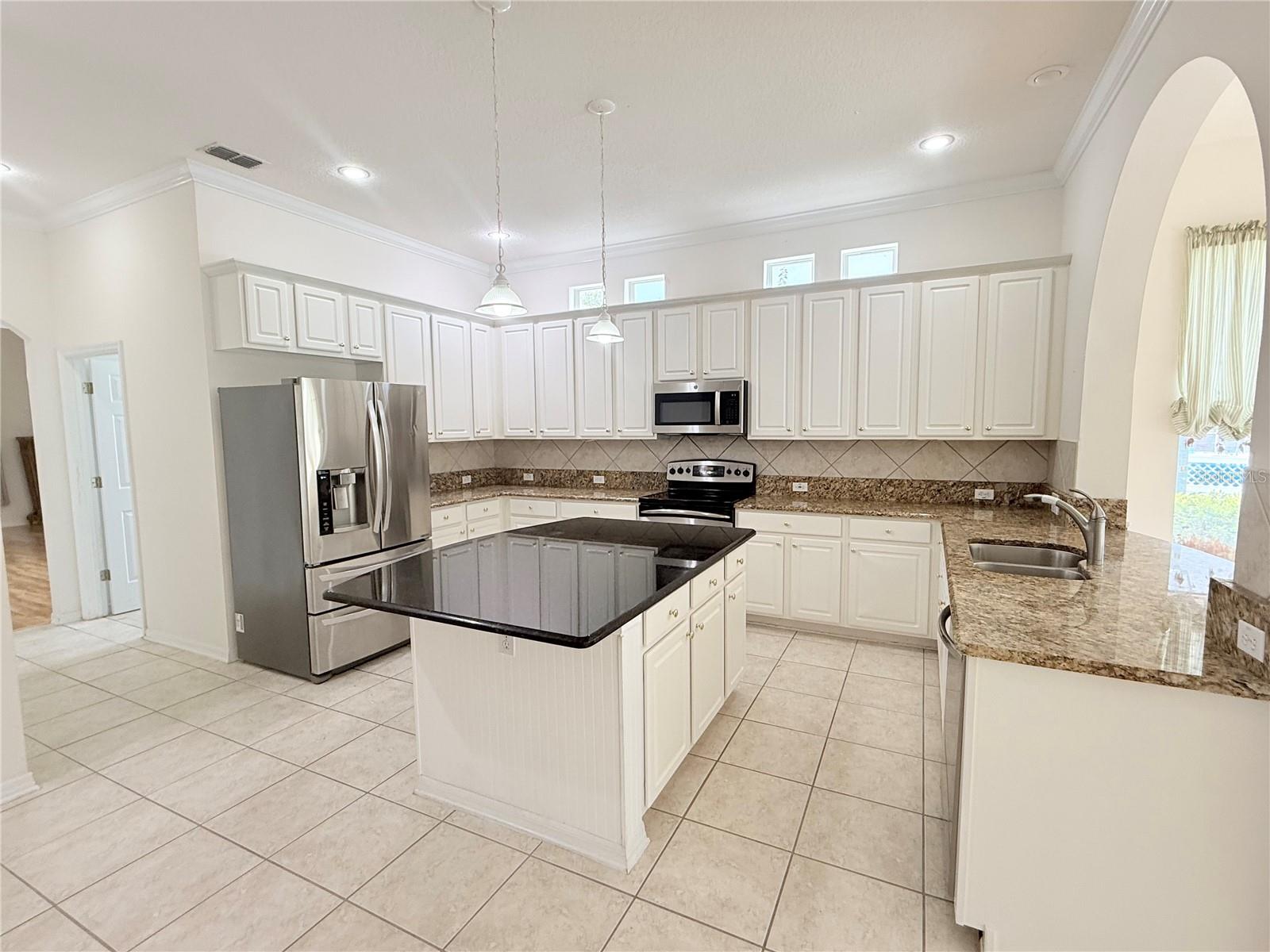 Image 8 of 33 For 902 Waterside Drive