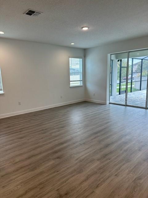 Image 16 of 47 For 14803 Milfoil Avenue