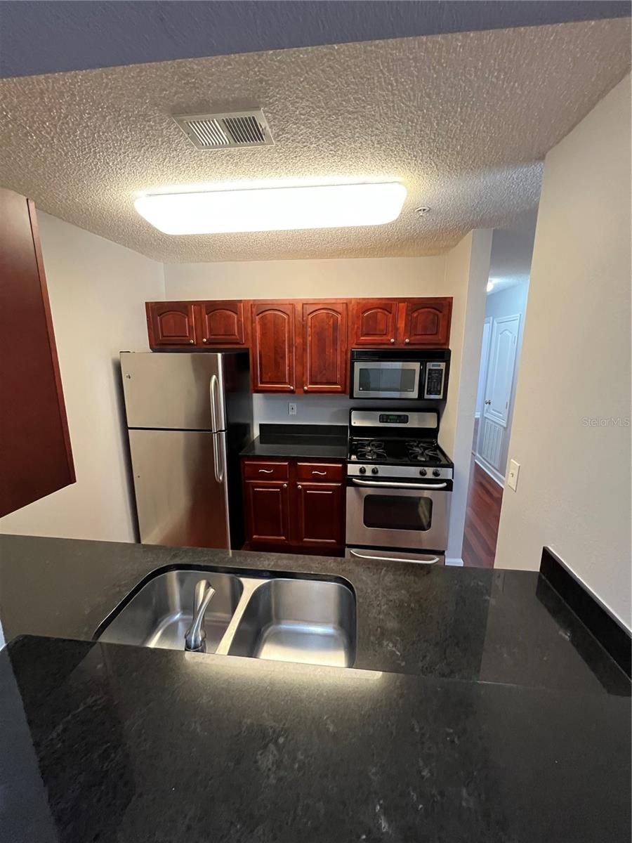Image 17 of 43 For 2035 Dixie Belle Drive 2035g