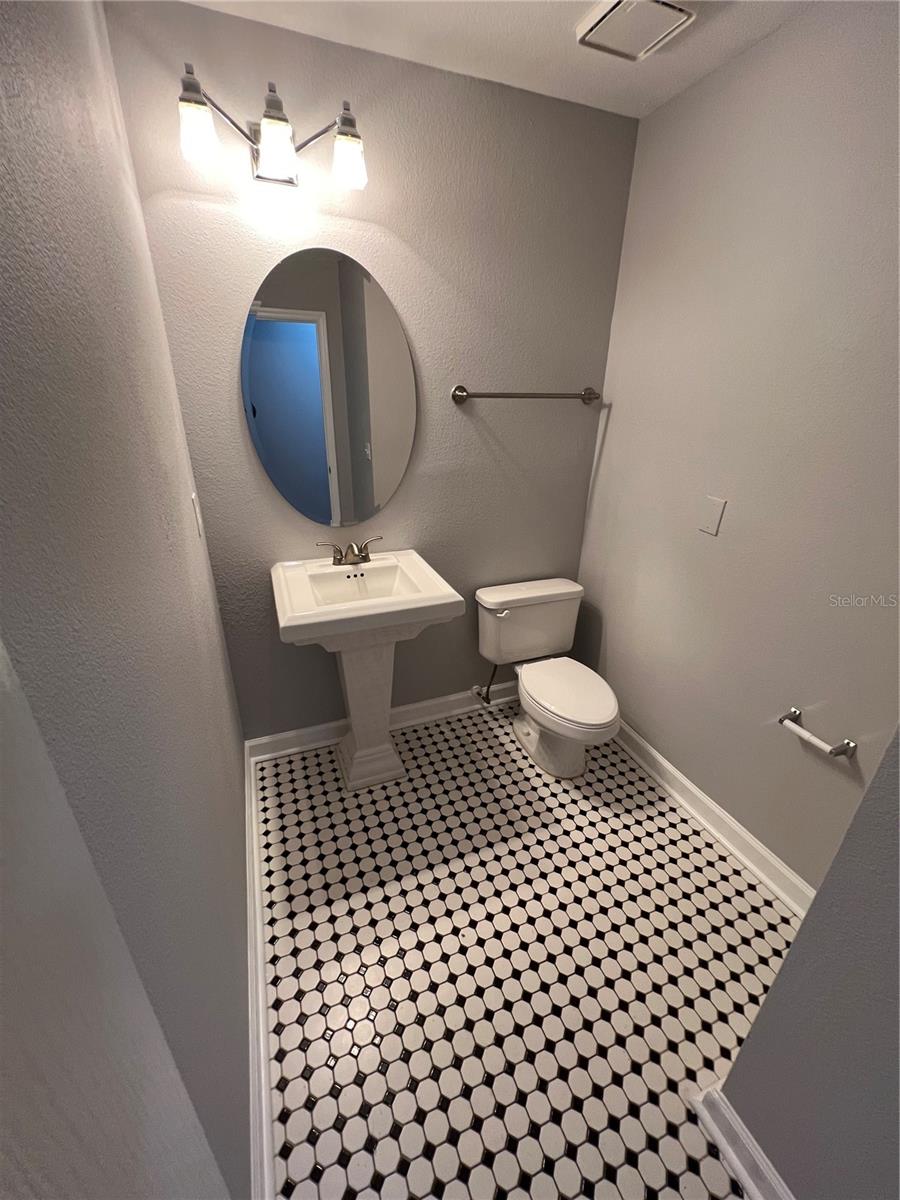 Image 21 of 43 For 2035 Dixie Belle Drive 2035g