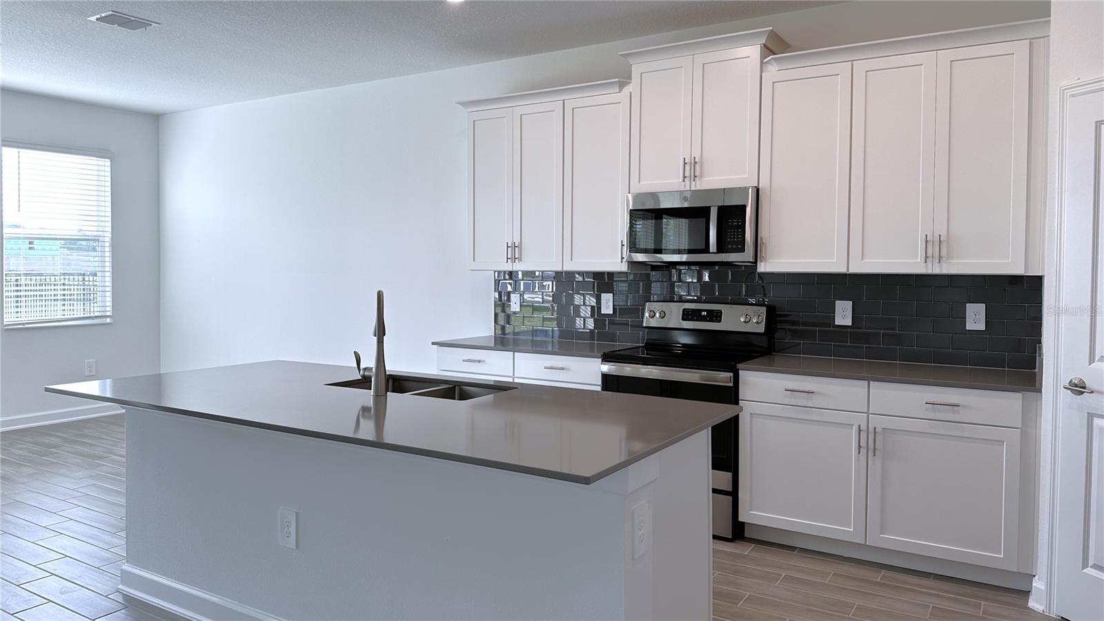 Image 10 of 36 For 2935 Camden Way