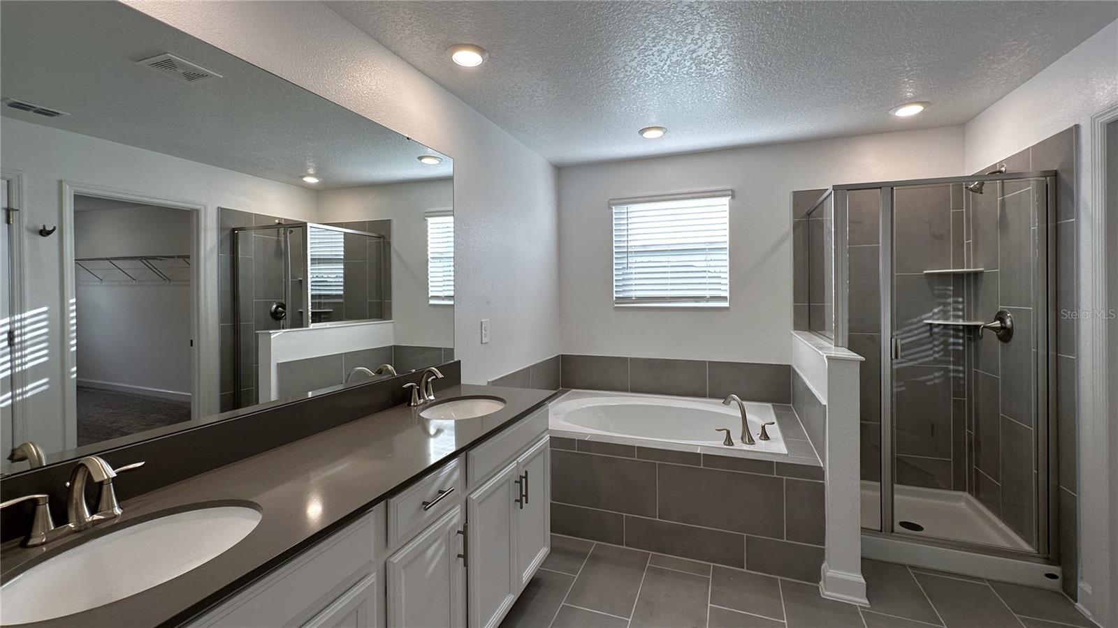 Image 18 of 36 For 2935 Camden Way
