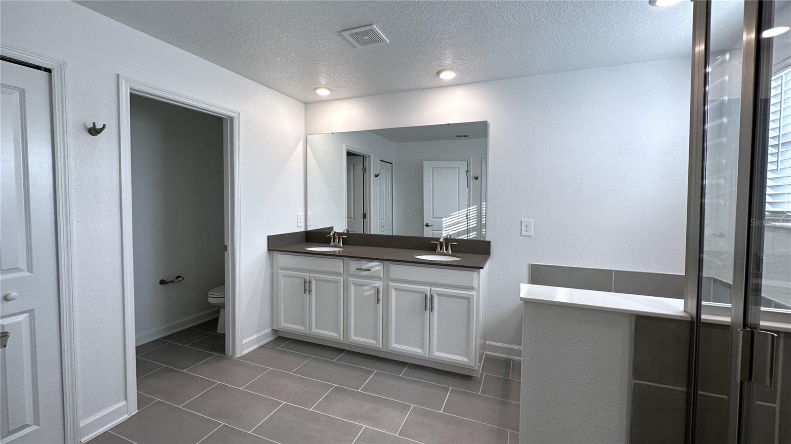 Image 19 of 36 For 2935 Camden Way