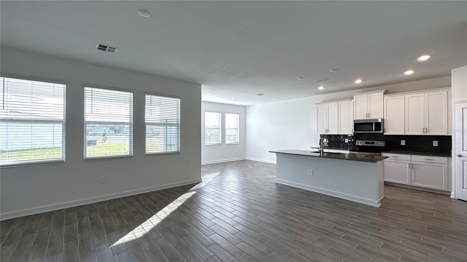 Image 4 of 36 For 2935 Camden Way