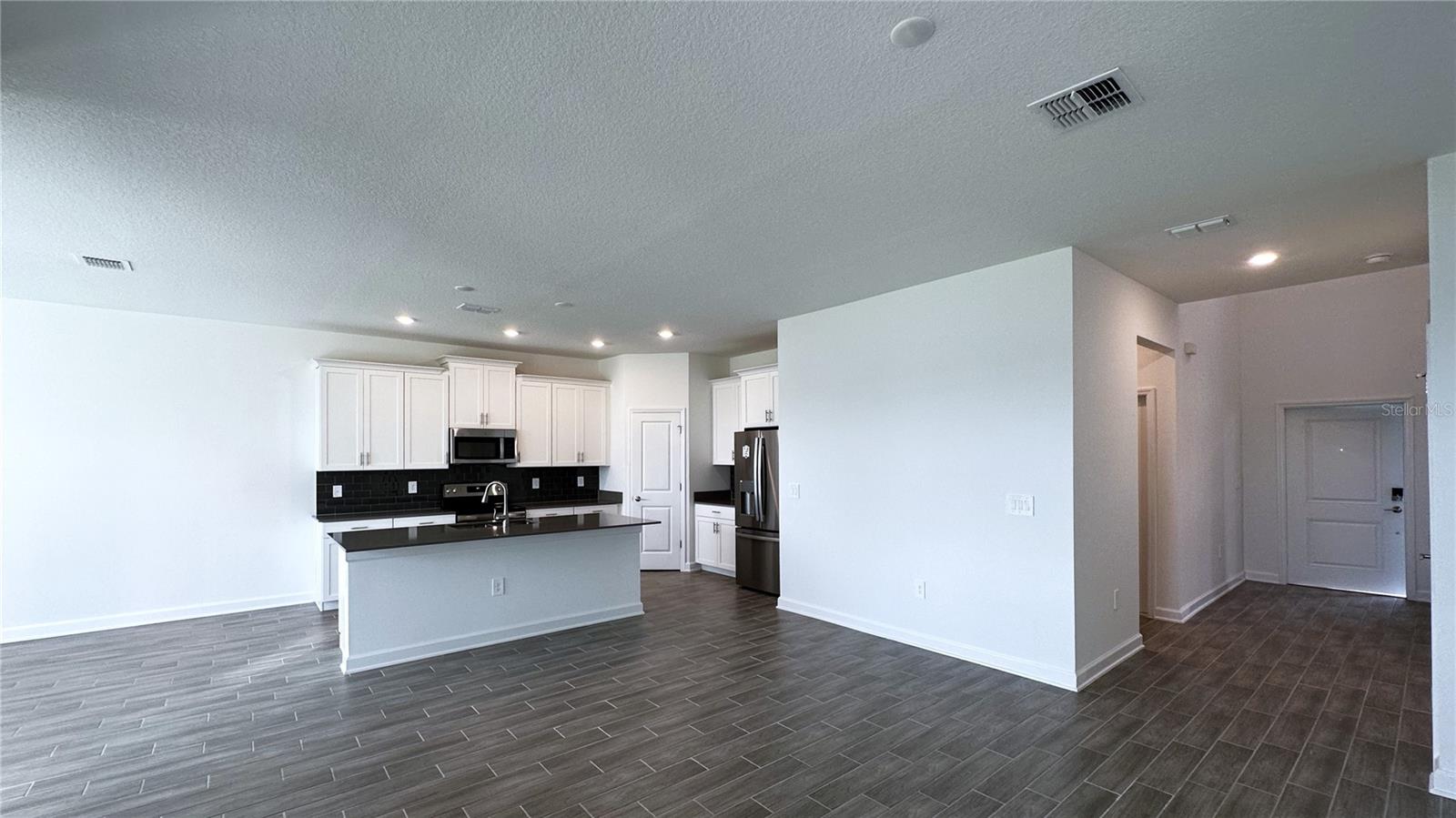 Image 5 of 36 For 2935 Camden Way