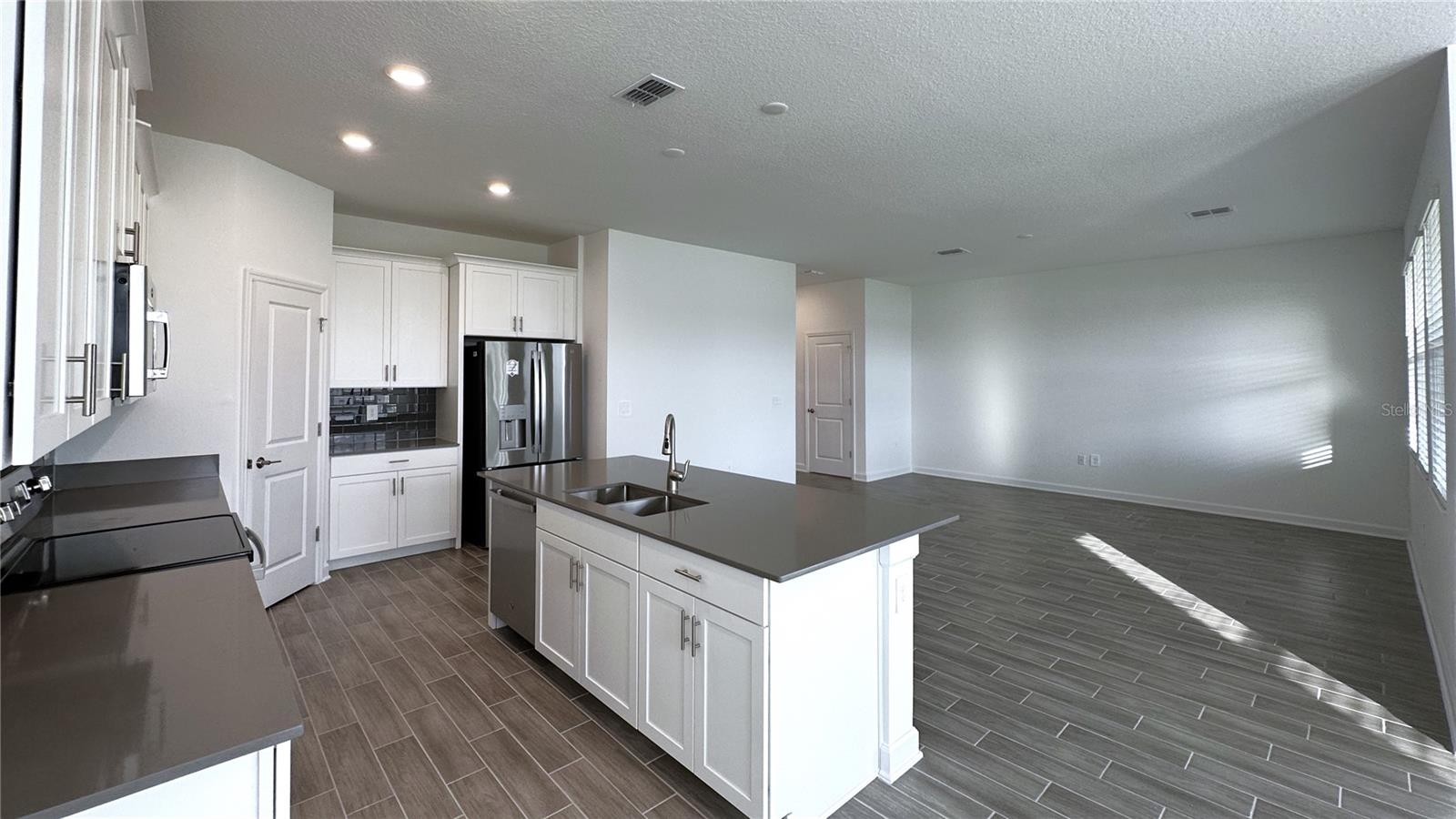 Image 7 of 36 For 2935 Camden Way