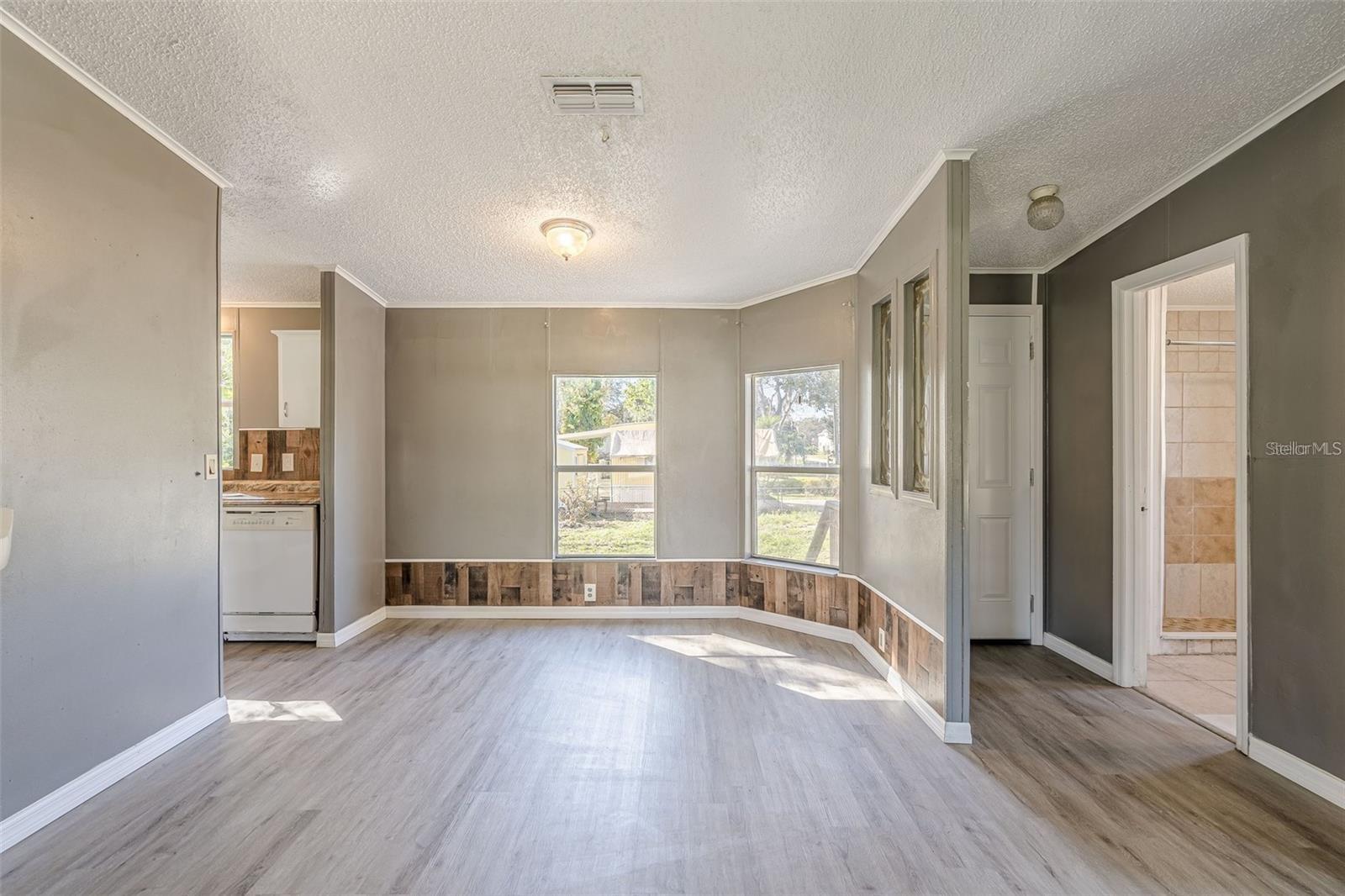 Image 4 of 33 For 4960 Tuscaroa Avenue