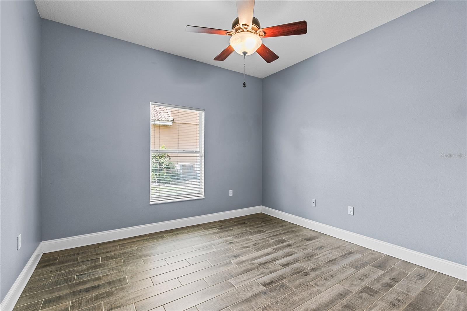Image 32 of 47 For 3427 Harborside Court