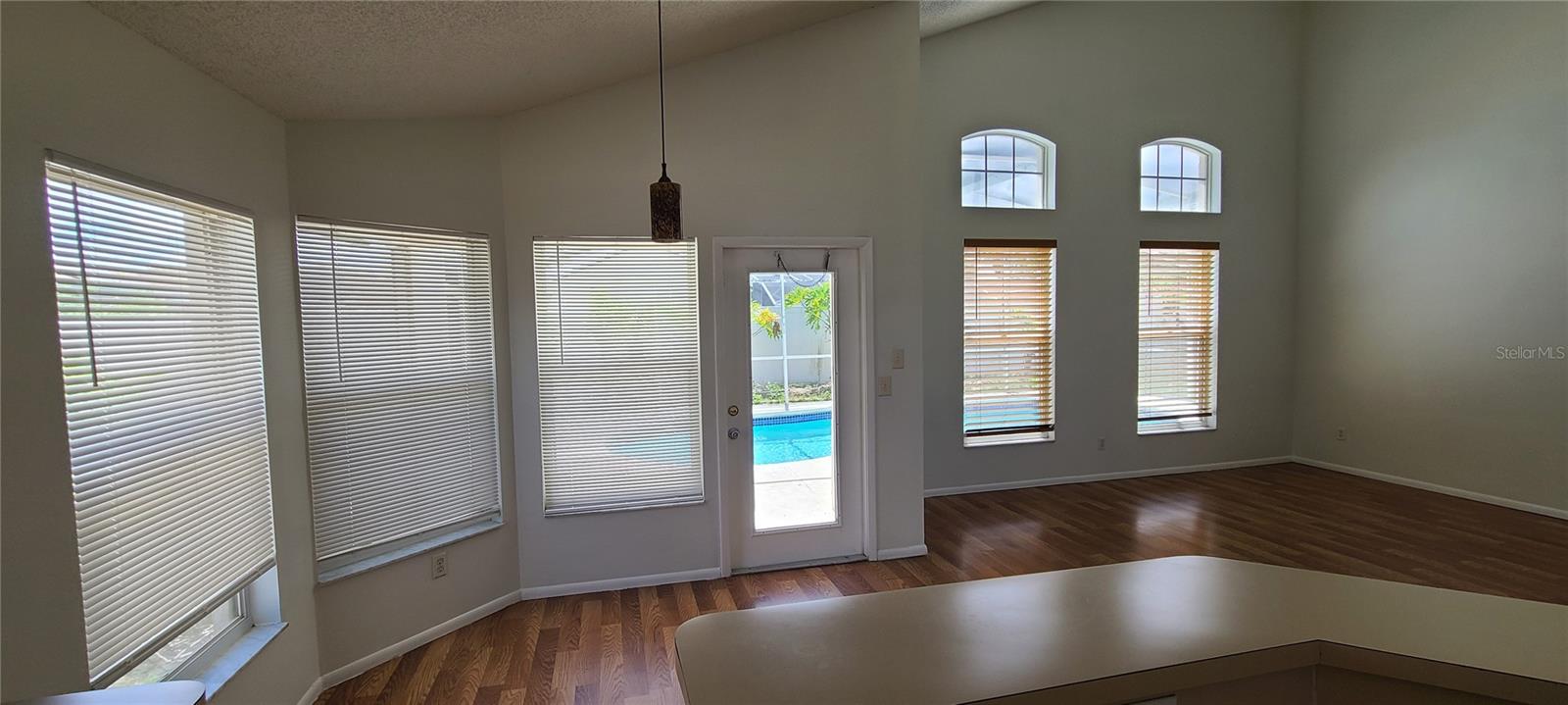 Image 15 of 33 For 2916 Pembridge Street