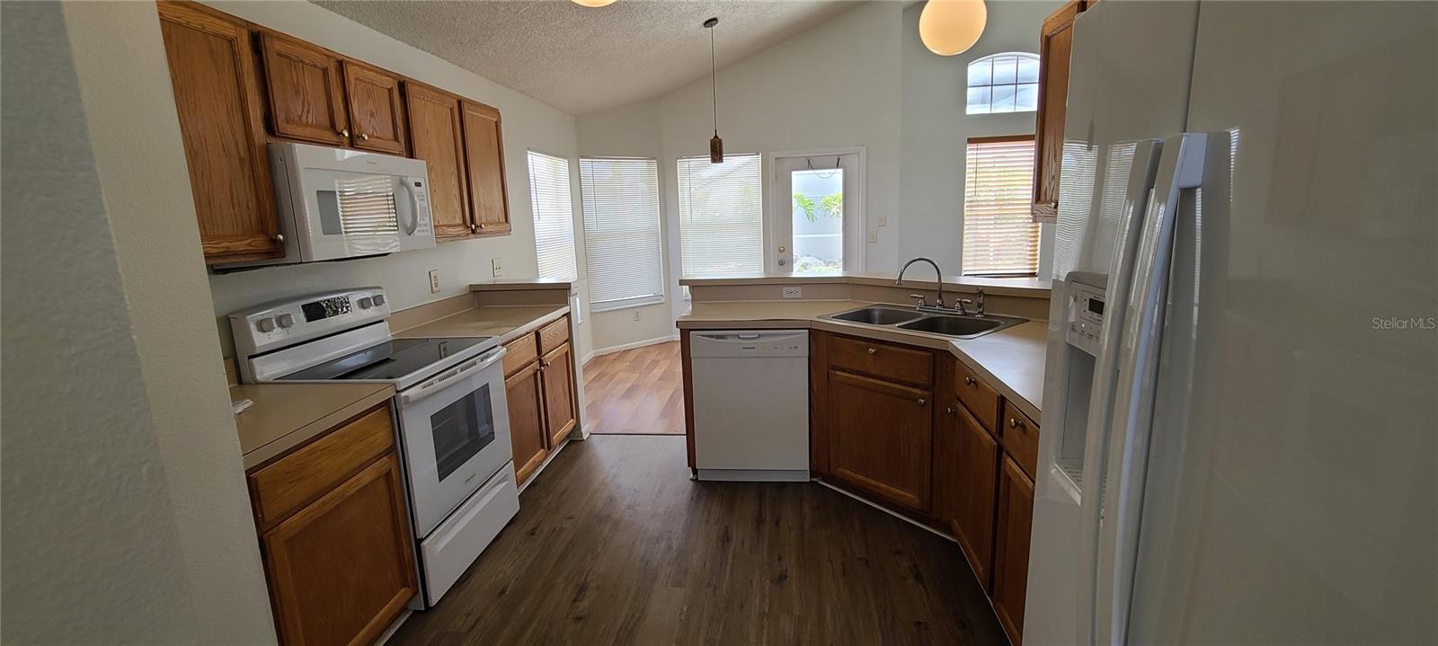 Image 3 of 33 For 2916 Pembridge Street