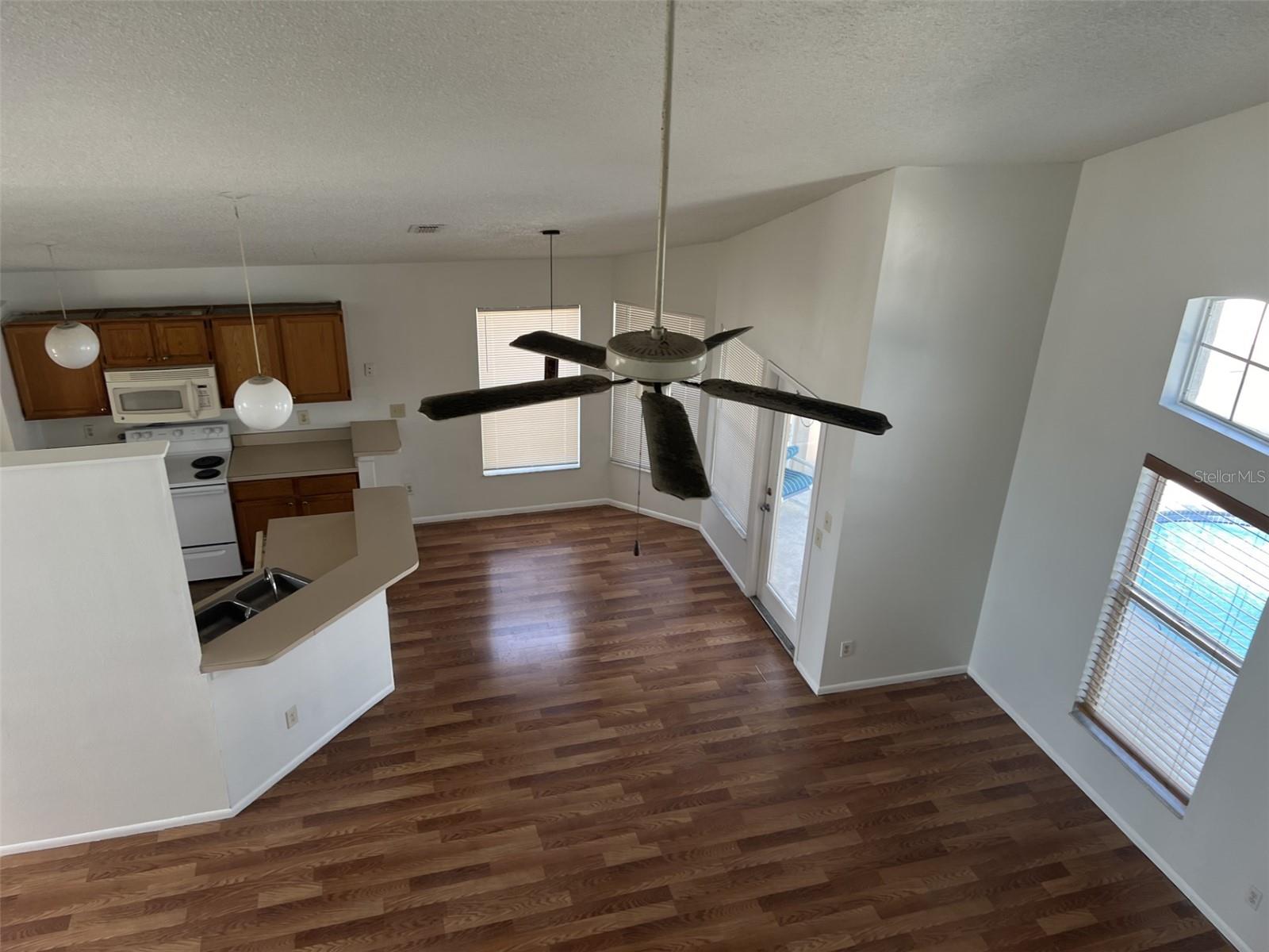 Image 5 of 33 For 2916 Pembridge Street
