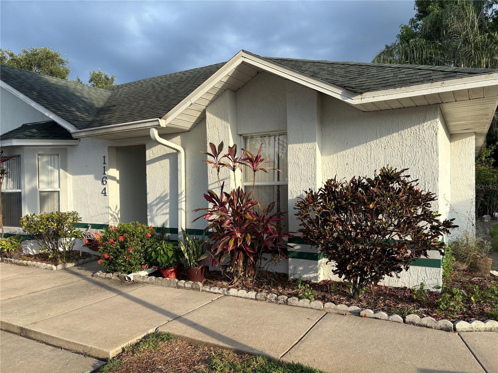 Listing photo id 0 for 1164 Jade East Lane