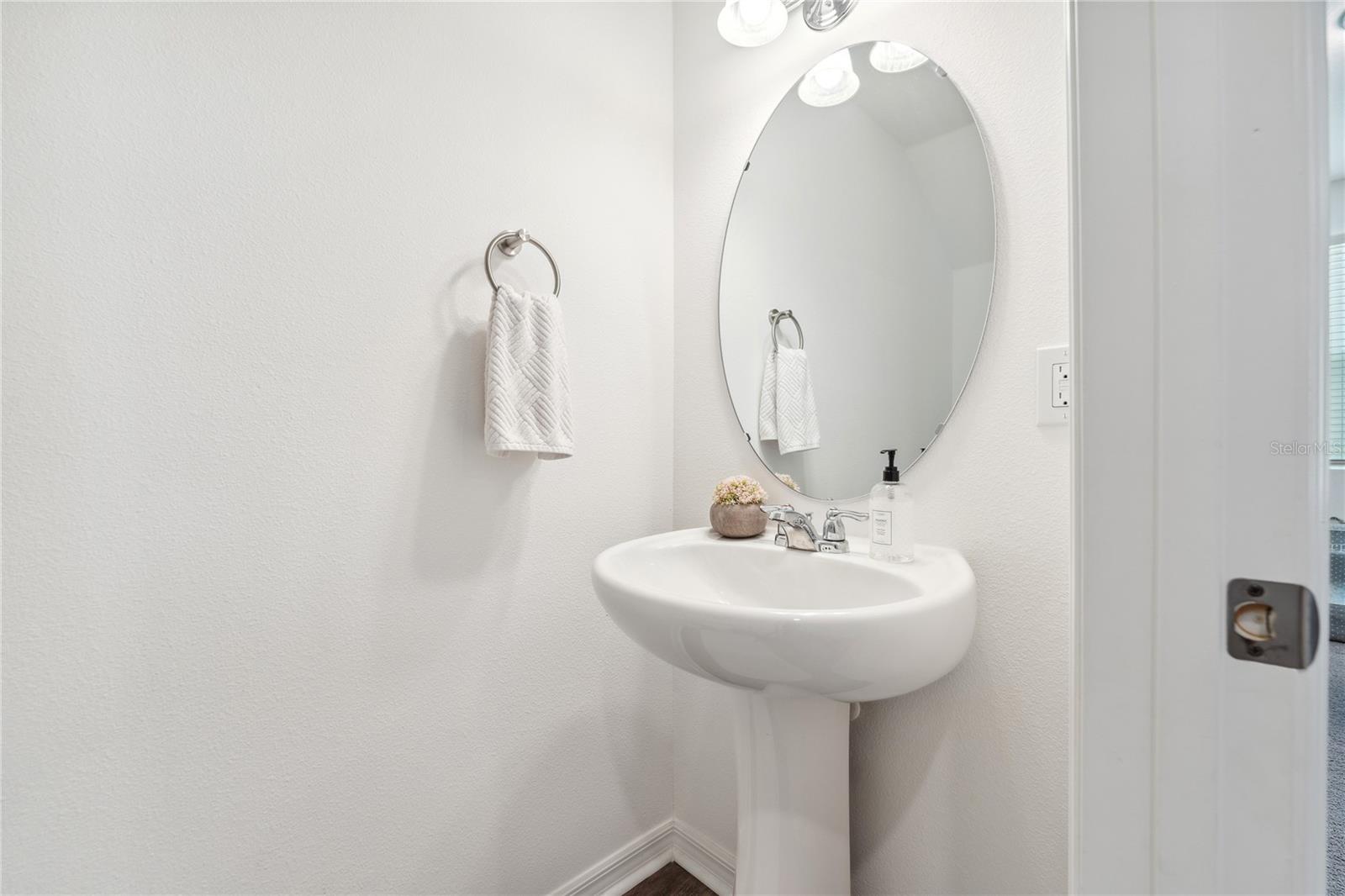 Image 16 of 36 For 955 Grandin Street