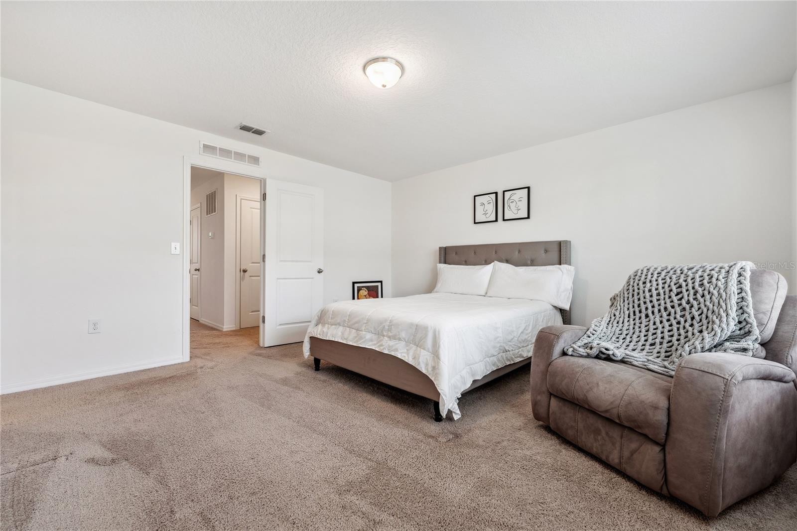 Image 20 of 36 For 955 Grandin Street