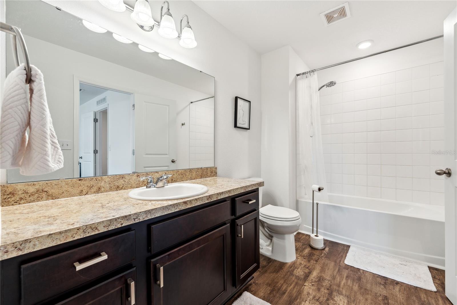 Image 21 of 36 For 955 Grandin Street