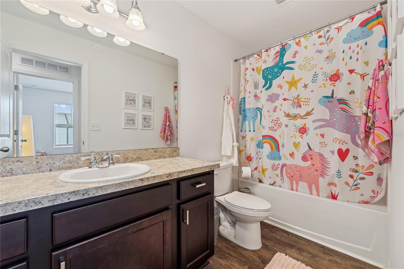 Image 24 of 36 For 955 Grandin Street