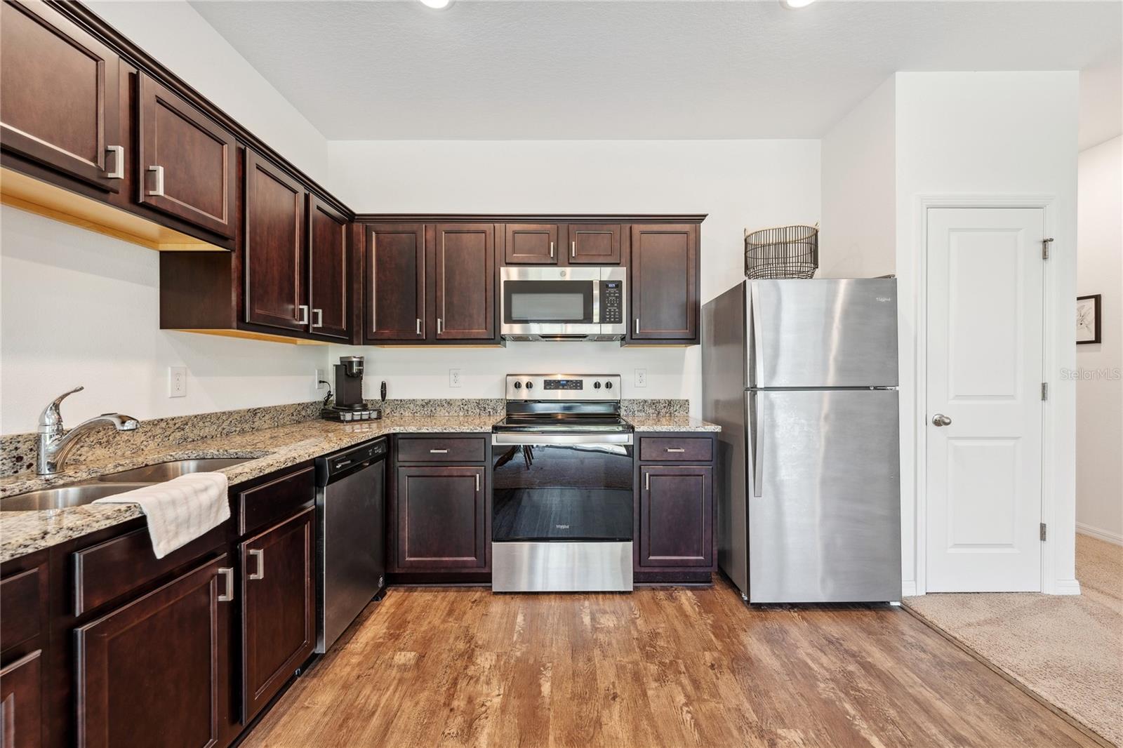 Image 9 of 36 For 955 Grandin Street