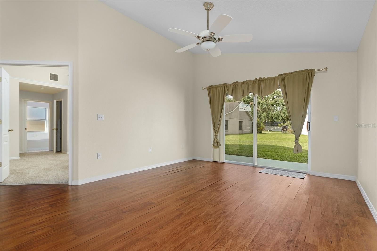 Listing photo id 9 for 2936 Twin Oaks Drive