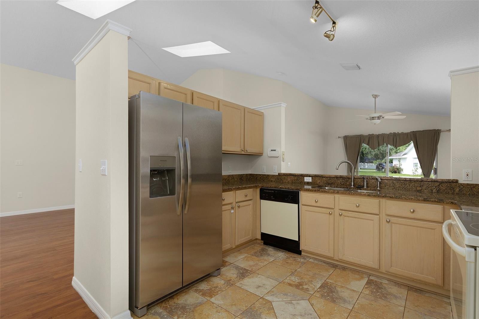 Listing photo id 12 for 2936 Twin Oaks Drive