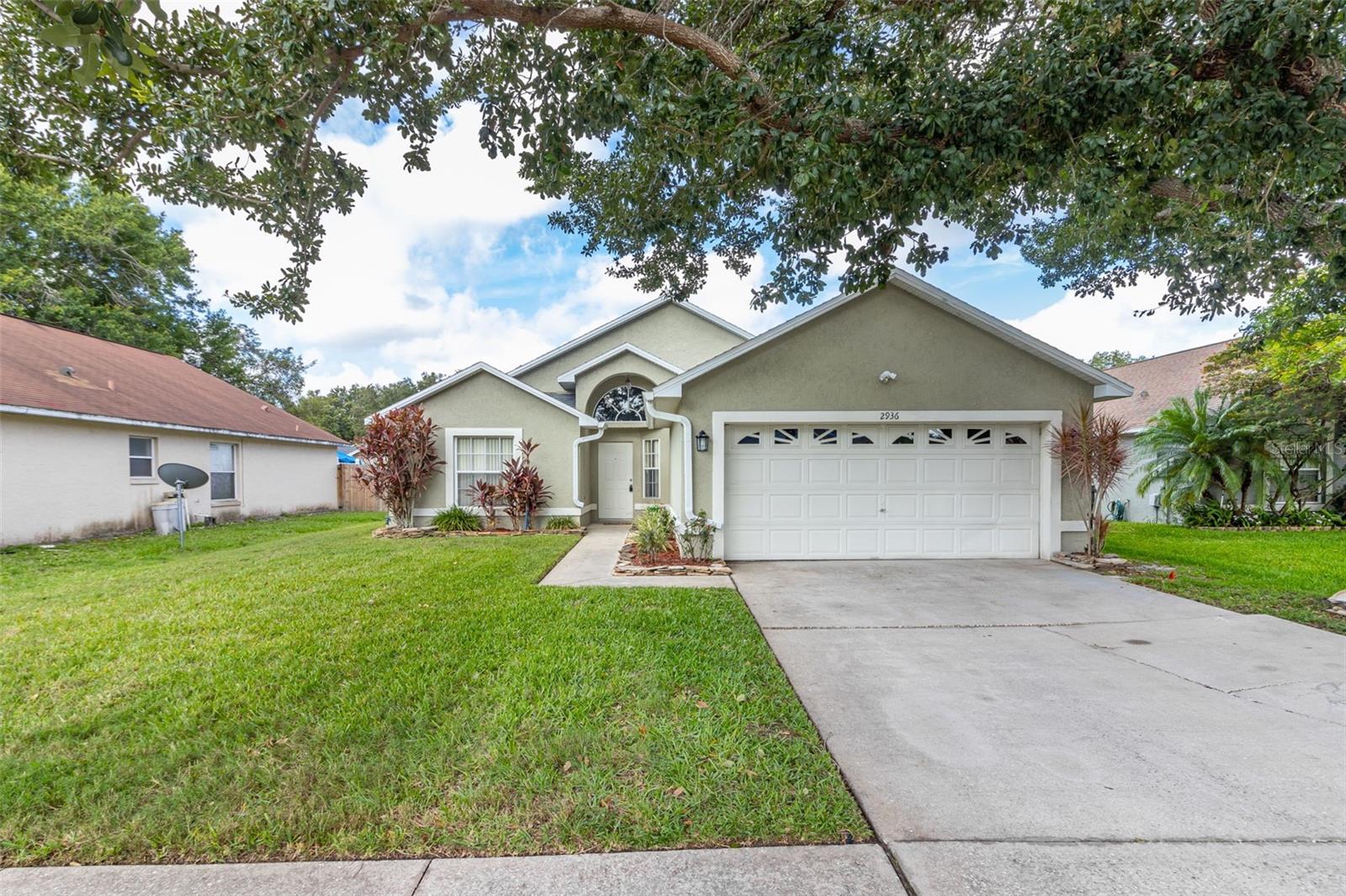 Listing photo id 0 for 2936 Twin Oaks Drive