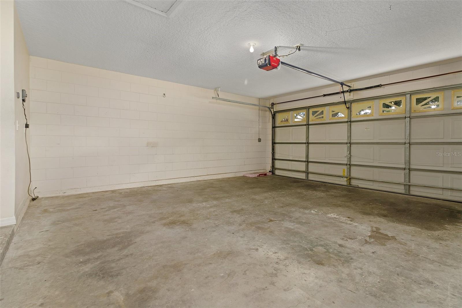 Listing photo id 18 for 2936 Twin Oaks Drive
