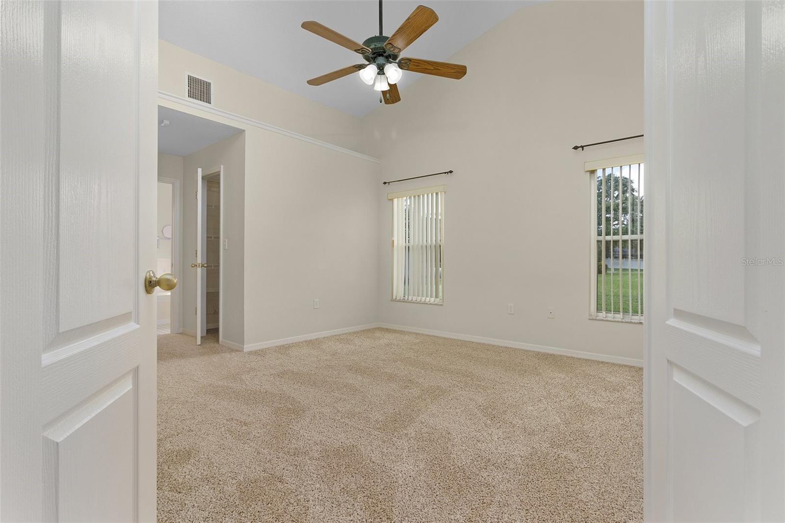 Listing photo id 19 for 2936 Twin Oaks Drive
