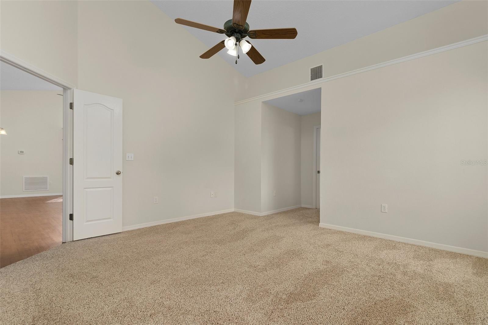 Listing photo id 21 for 2936 Twin Oaks Drive