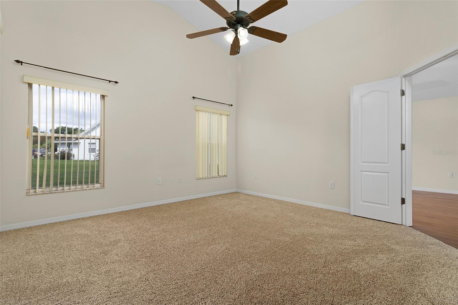 Listing photo id 22 for 2936 Twin Oaks Drive
