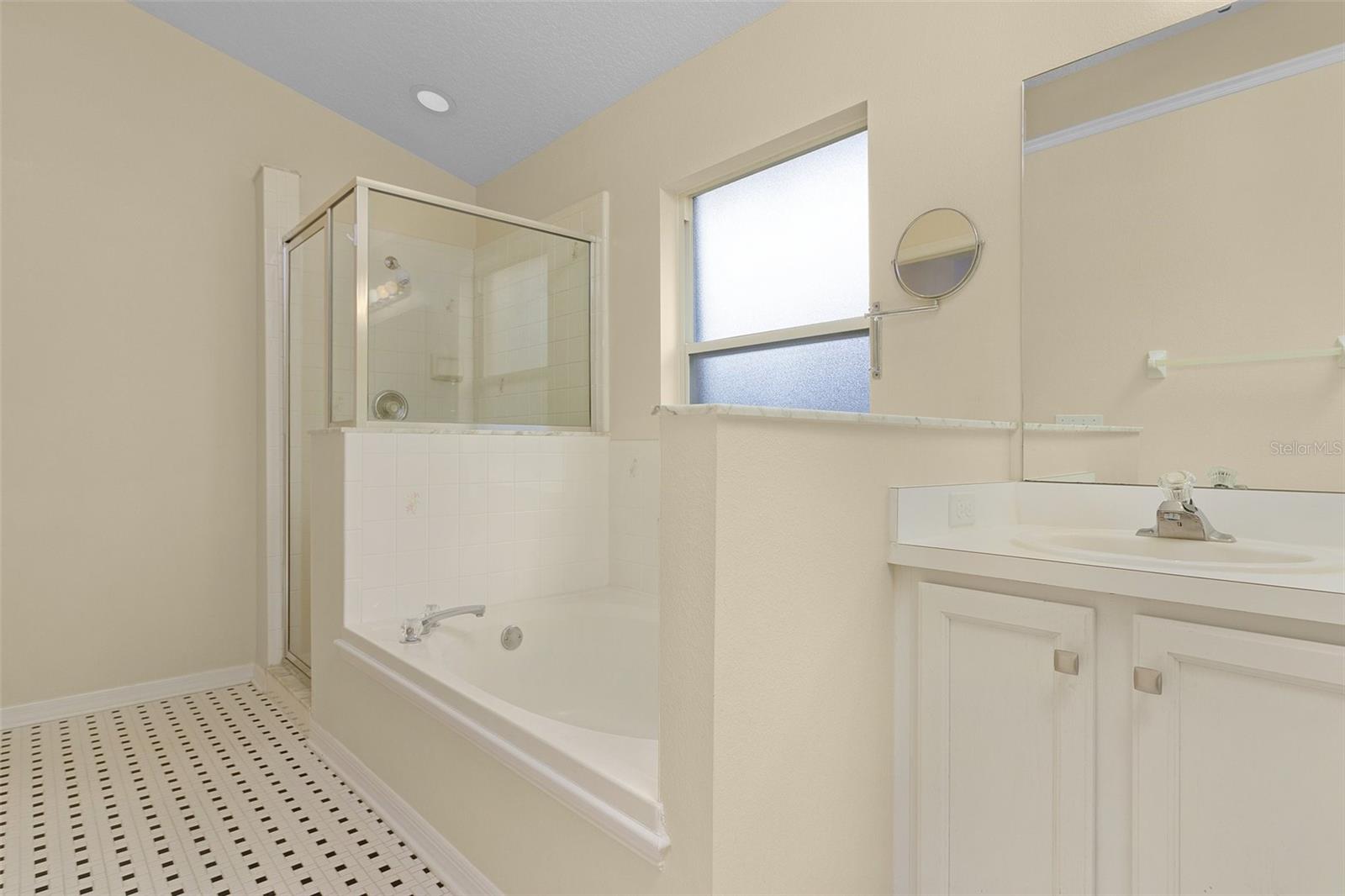 Listing photo id 27 for 2936 Twin Oaks Drive