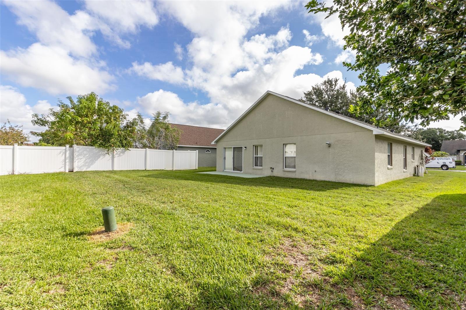 Listing photo id 37 for 2936 Twin Oaks Drive