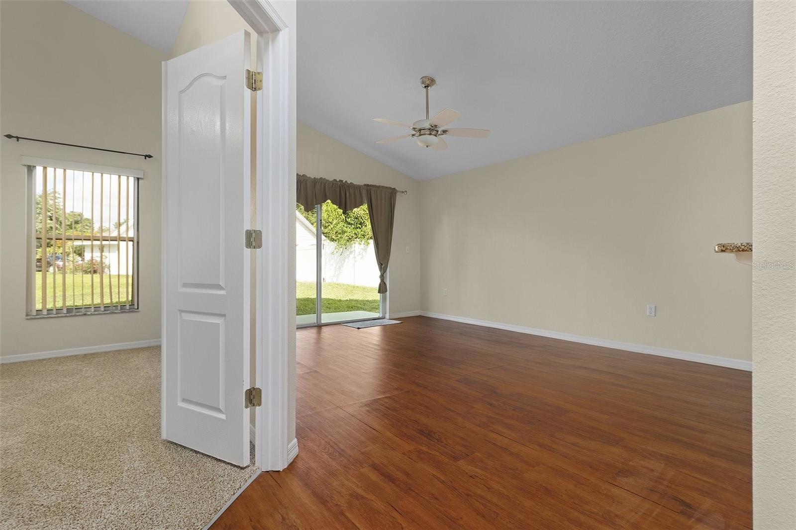 Listing photo id 7 for 2936 Twin Oaks Drive