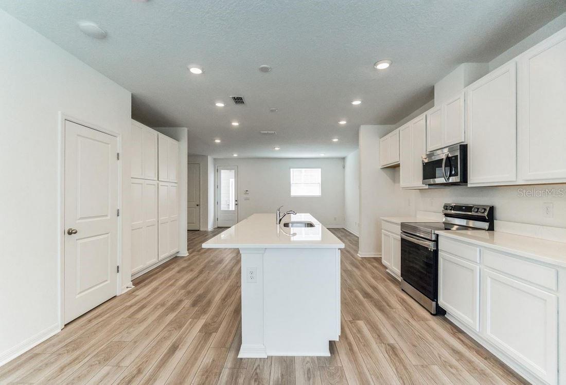 Image 3 of 14 For 2905 Voyager Avenue
