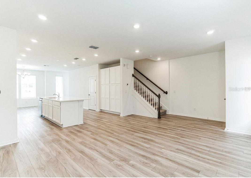 Image 5 of 14 For 2905 Voyager Avenue