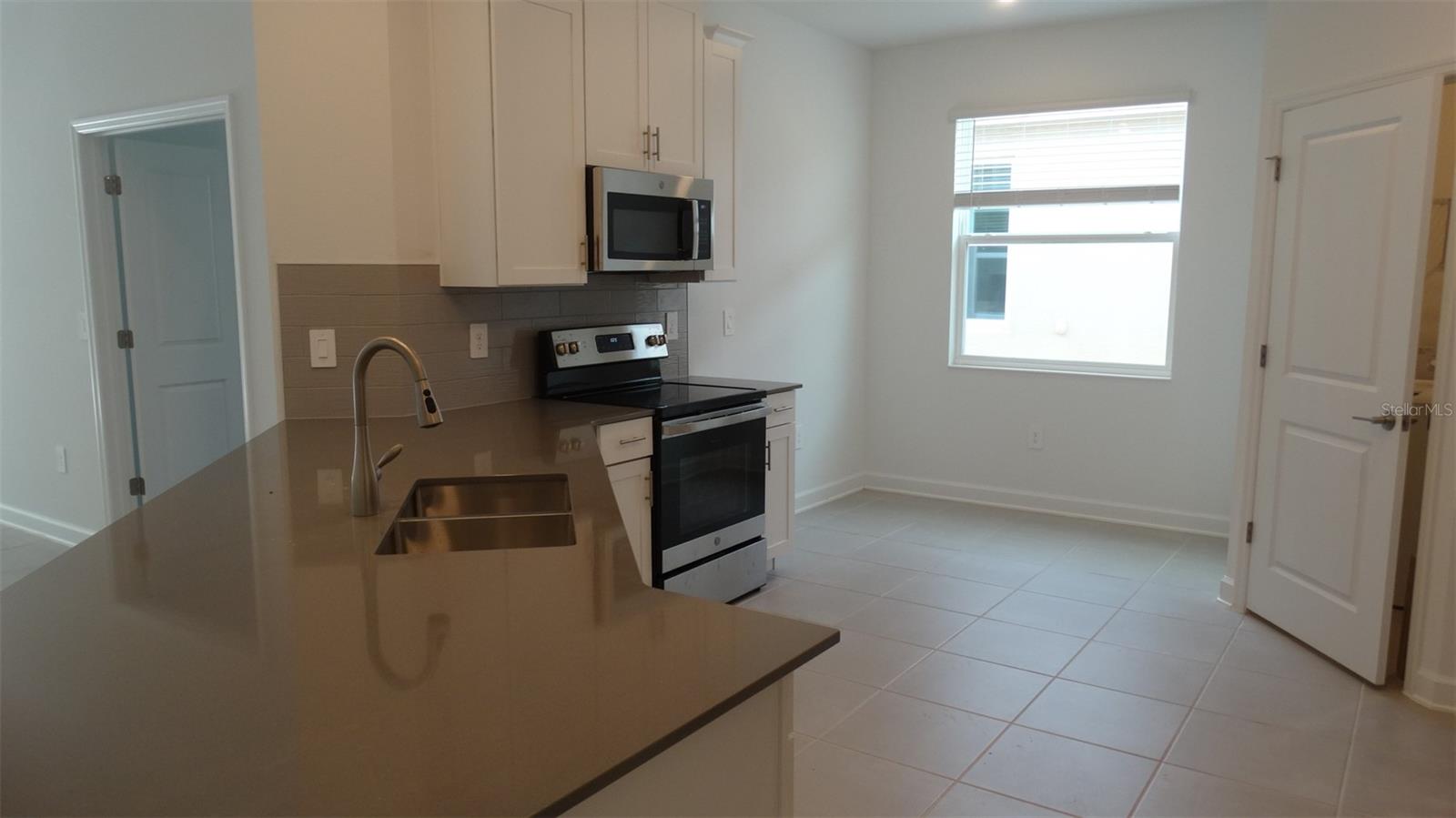 Image 13 of 39 For 3046 Camden Way