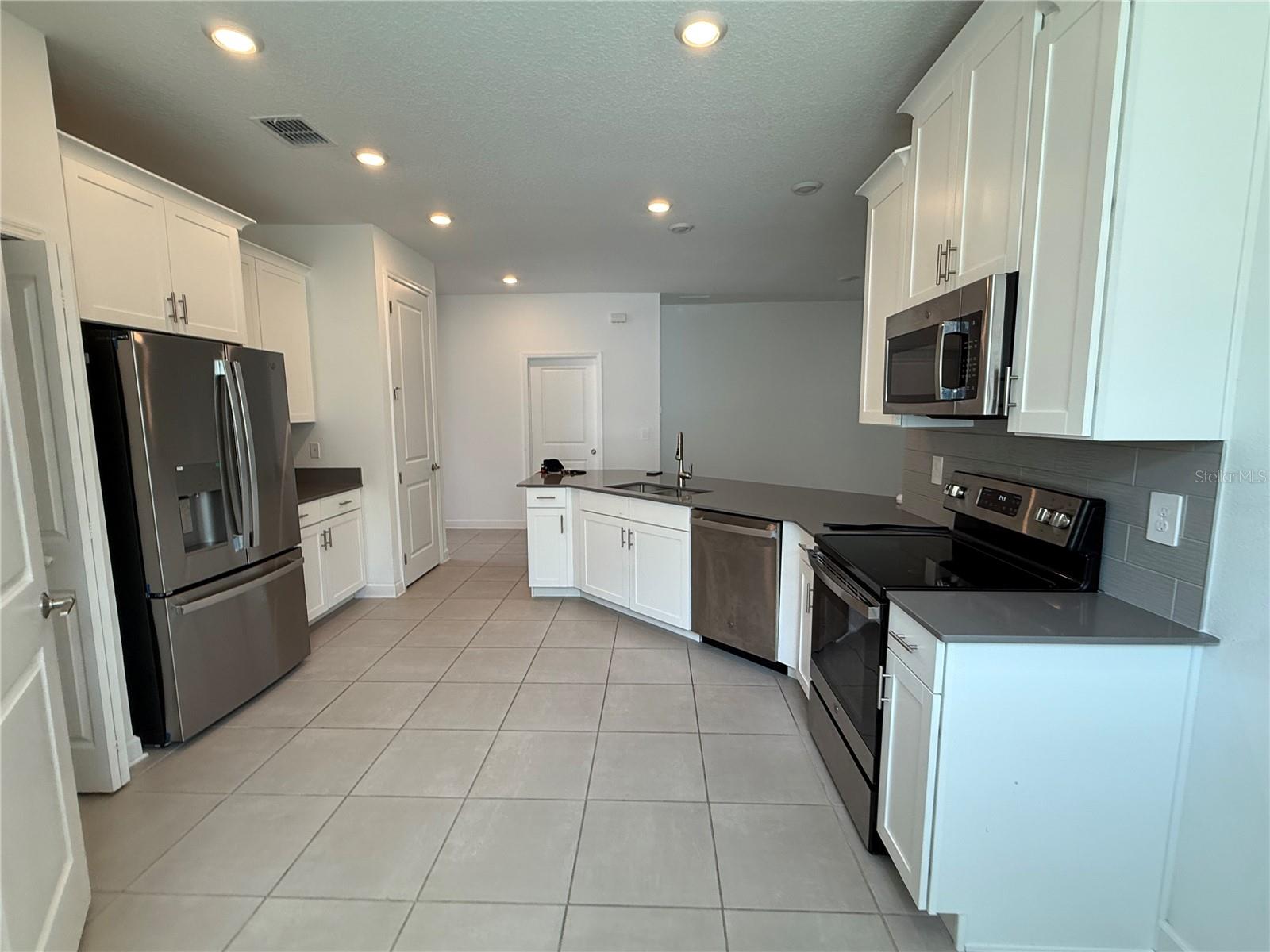 Image 14 of 39 For 3046 Camden Way